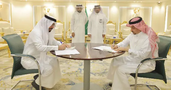 مذكرة شراكة لتعزيز التنمية والمسؤولية المجتمعية بين "غرفة أبها" والكلية التقنية بأبها 